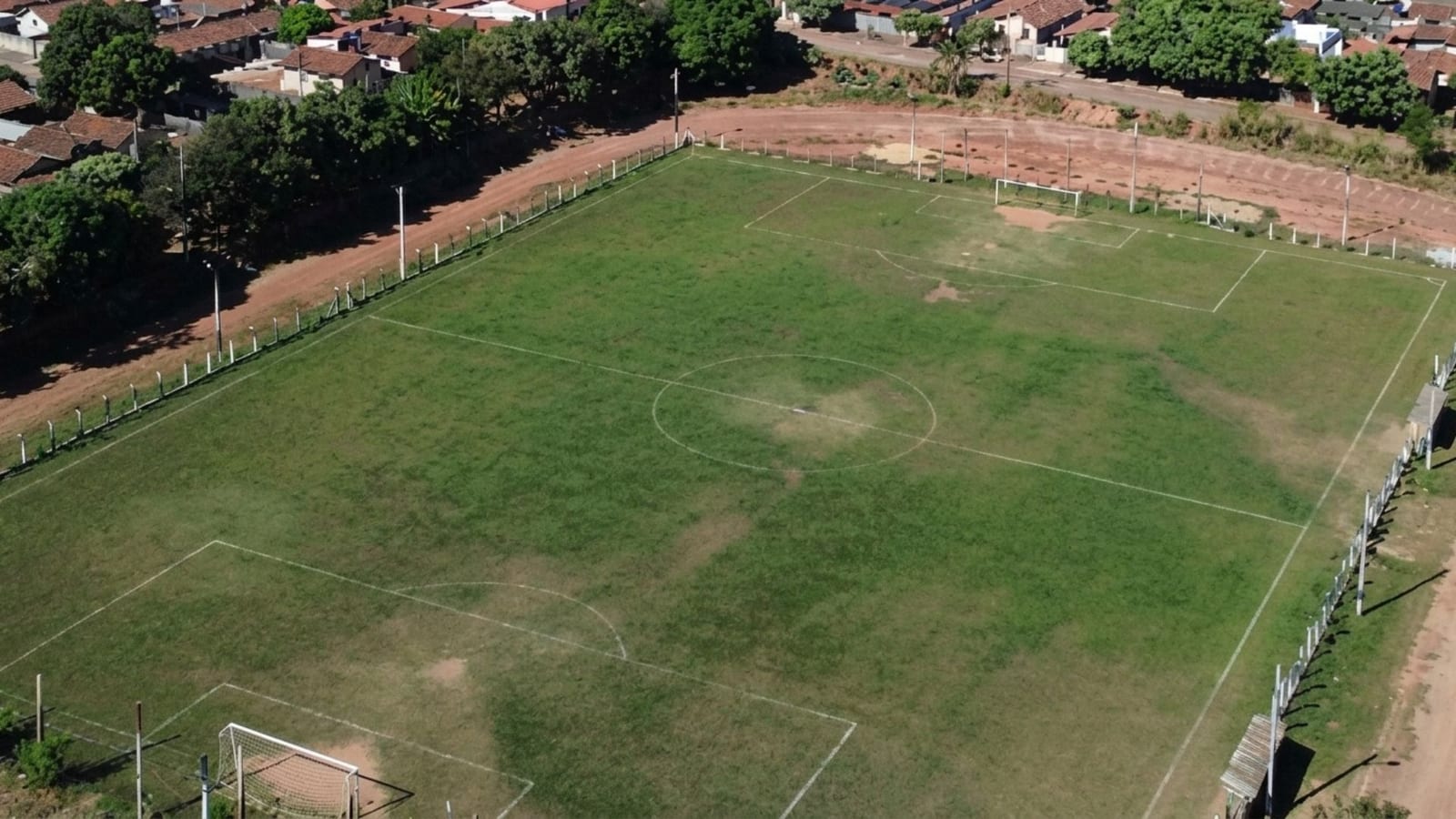 Vereador Rafael Churuman pede conclusão da pista de atletismo em Porangatu