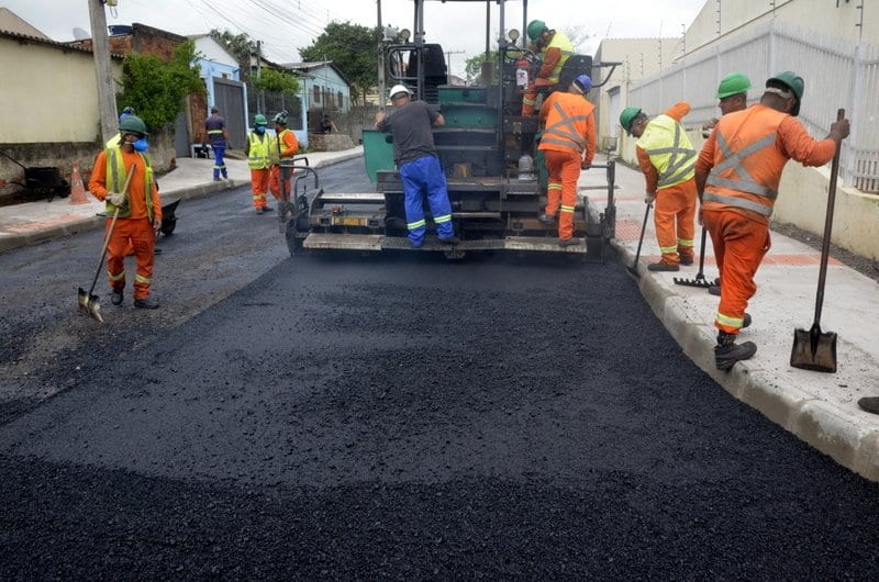 Prefeitura implanta pavimentação asfáltica em vias que passam por obras nos bairros Tancredo Neves e Cerrito