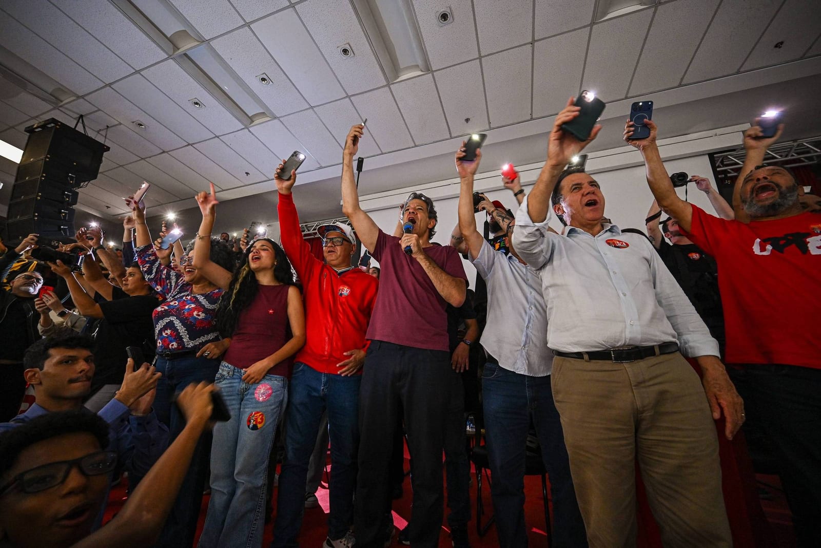 Aliados fazem ato pró-Lula no ABC, e Haddad diz que 'metade do caminho' para virar eleição já foi percorrido