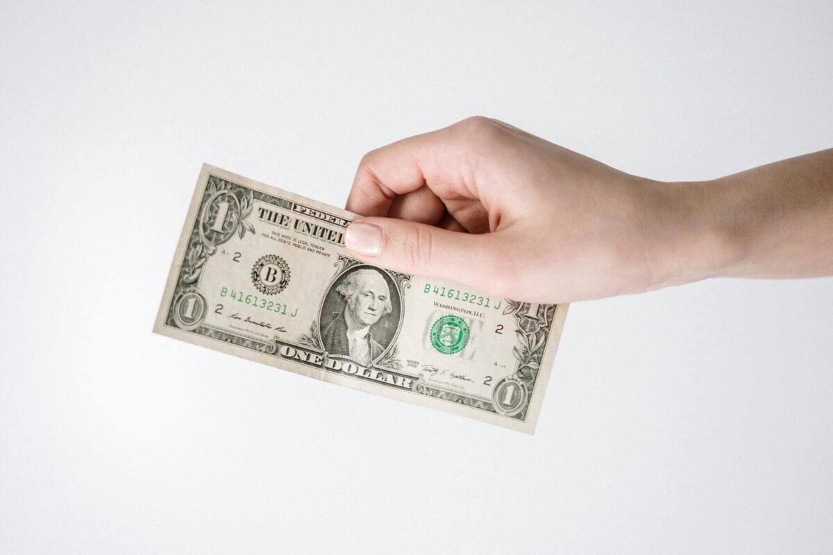 Dólar cai para R$ 5,086; Ibovespa chega a 187.366 pontos