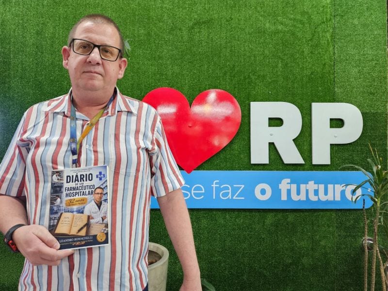 Farmacêutico de Ribeirão Pires lança livro sobre três décadas de vivência na saúde hospitala