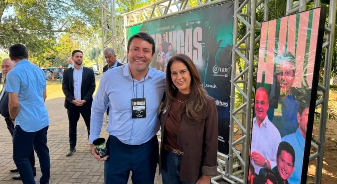 Flavia Resende participa de encontro com mais de 50 prefeitos em Cedral