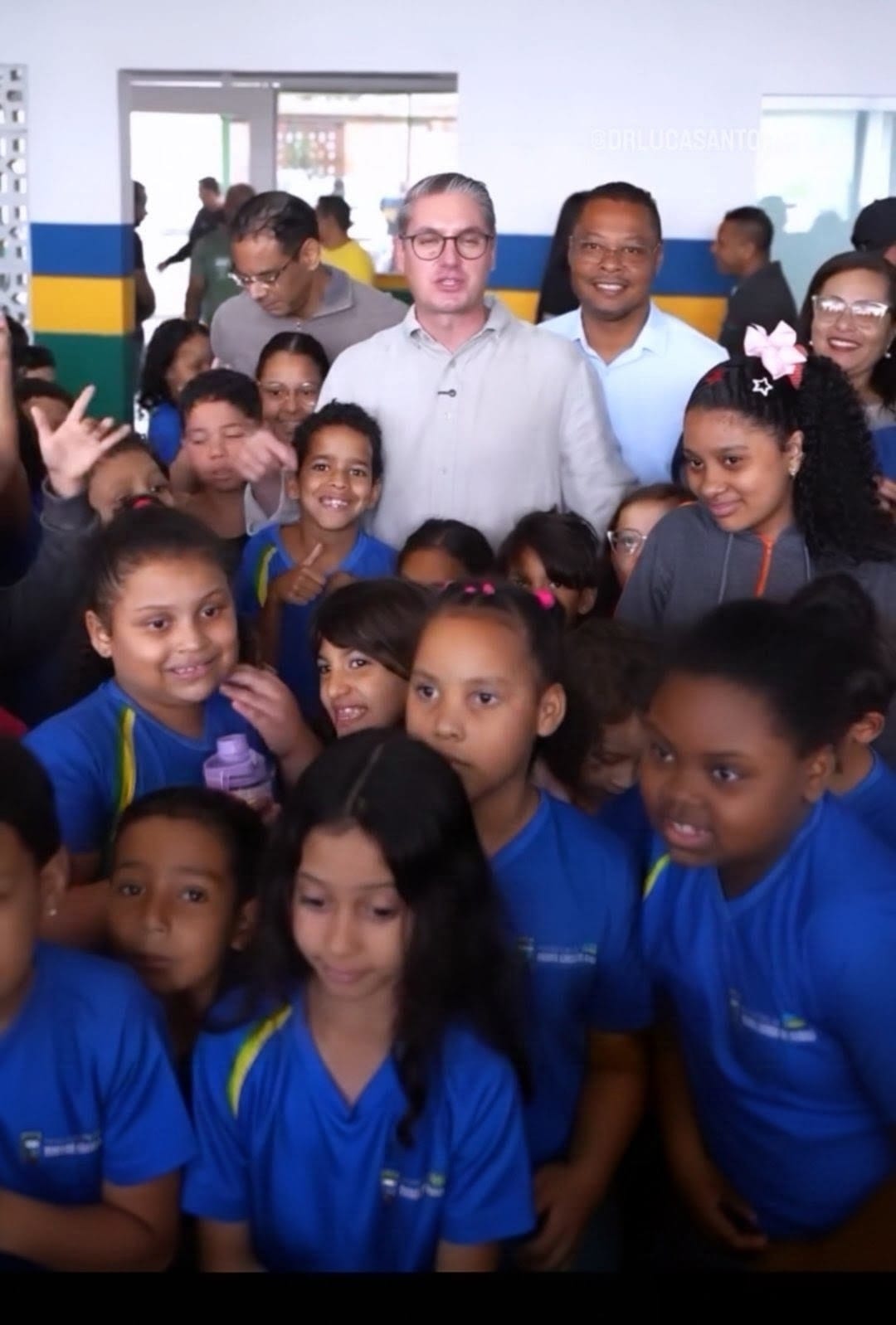 Prefeito Dr. Lucas recebe alunos na nova Escola Mestre Zezito