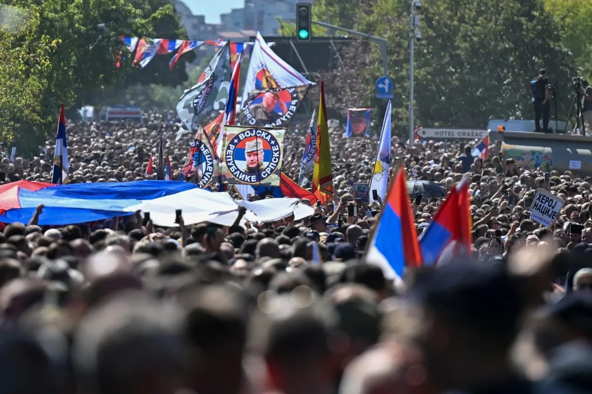 Milhares participam em Belgrado do funeral de Ratko Mladić