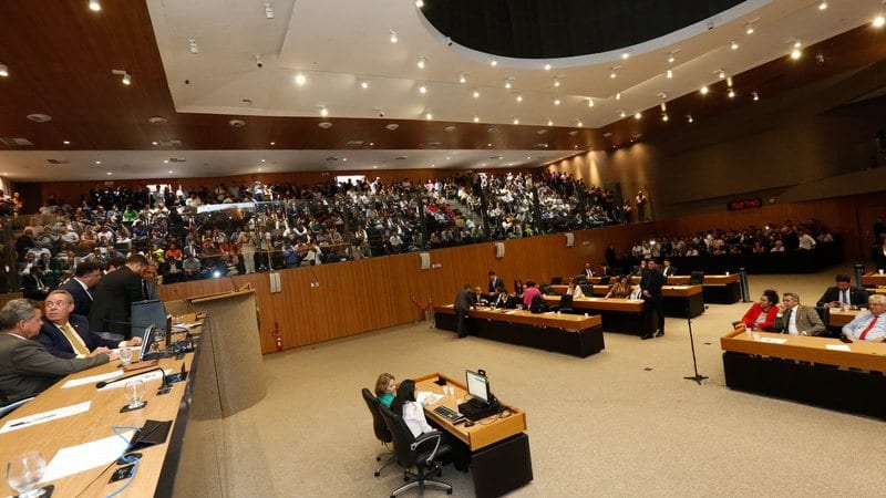 Justiça Eleitoral multa quatro deputados por propaganda antecipada contra Raquel Lyra