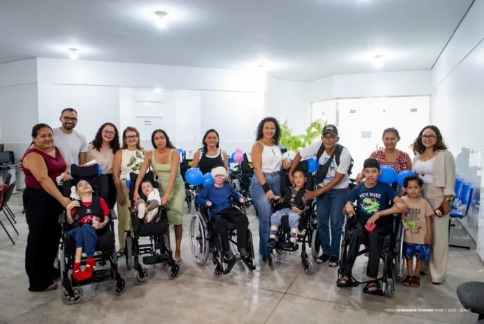 VIVER SEM LIMITES - Prefeitura inicia entrega de cadeiras de rodas personalizadas para crianças atendidas na rede munici