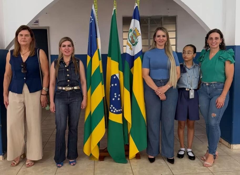 Desfile da Escola Geuza Costa Abreu no Dia da Independência