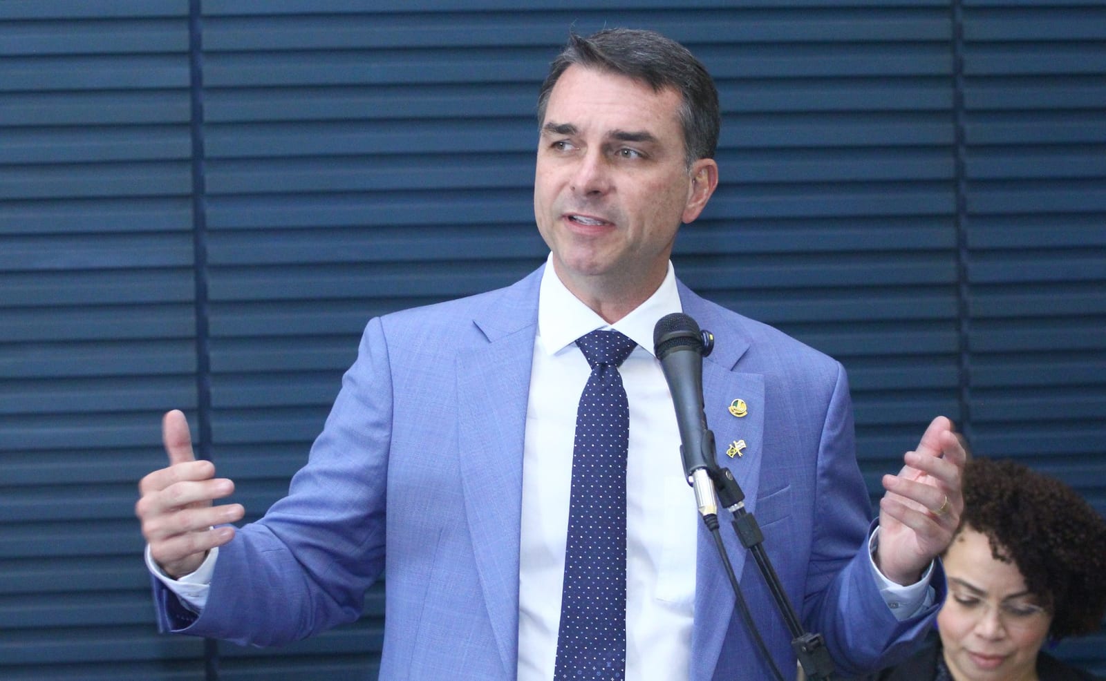 Flávio Bolsonaro promete usar Santa Catarina como modelo para o país