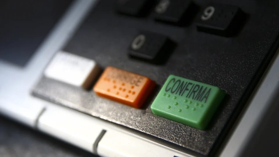 Votos em branco e nulos não contam como votos válidos, diz TSE