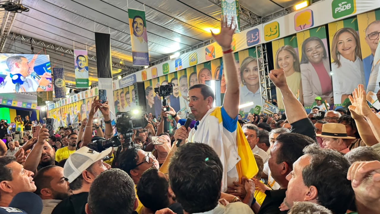 Vicentinho, Amélio e Alexandre chegam em festa à convenção em Palmas