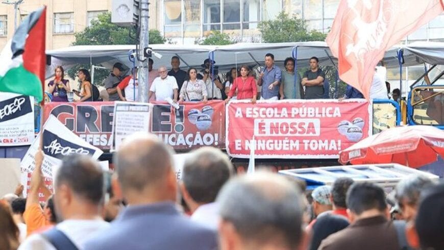 Bebel classifica como absurdo novo concurso para apenas 5 mil professores enquanto mais de 100 mil aprovados aguardam co