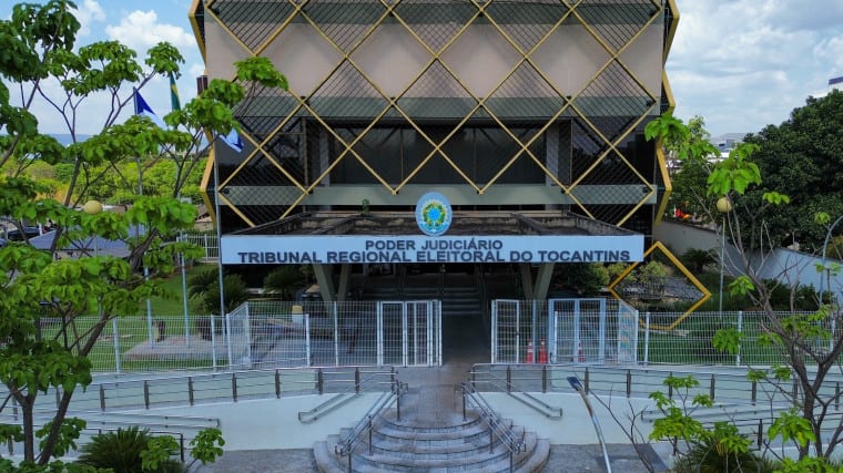Justiça Eleitoral aplica R$ 10 mil em multas por publicações envolvendo candidatos