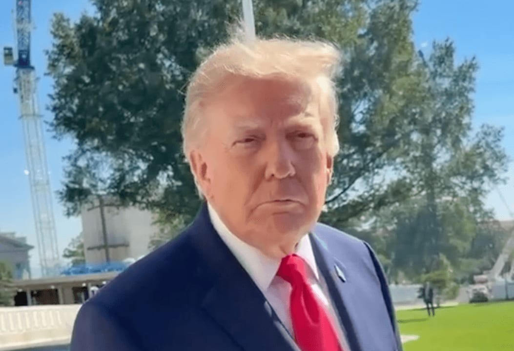 Sem provas, Trump diz que eleição de Lula pareceu "fraudada"
