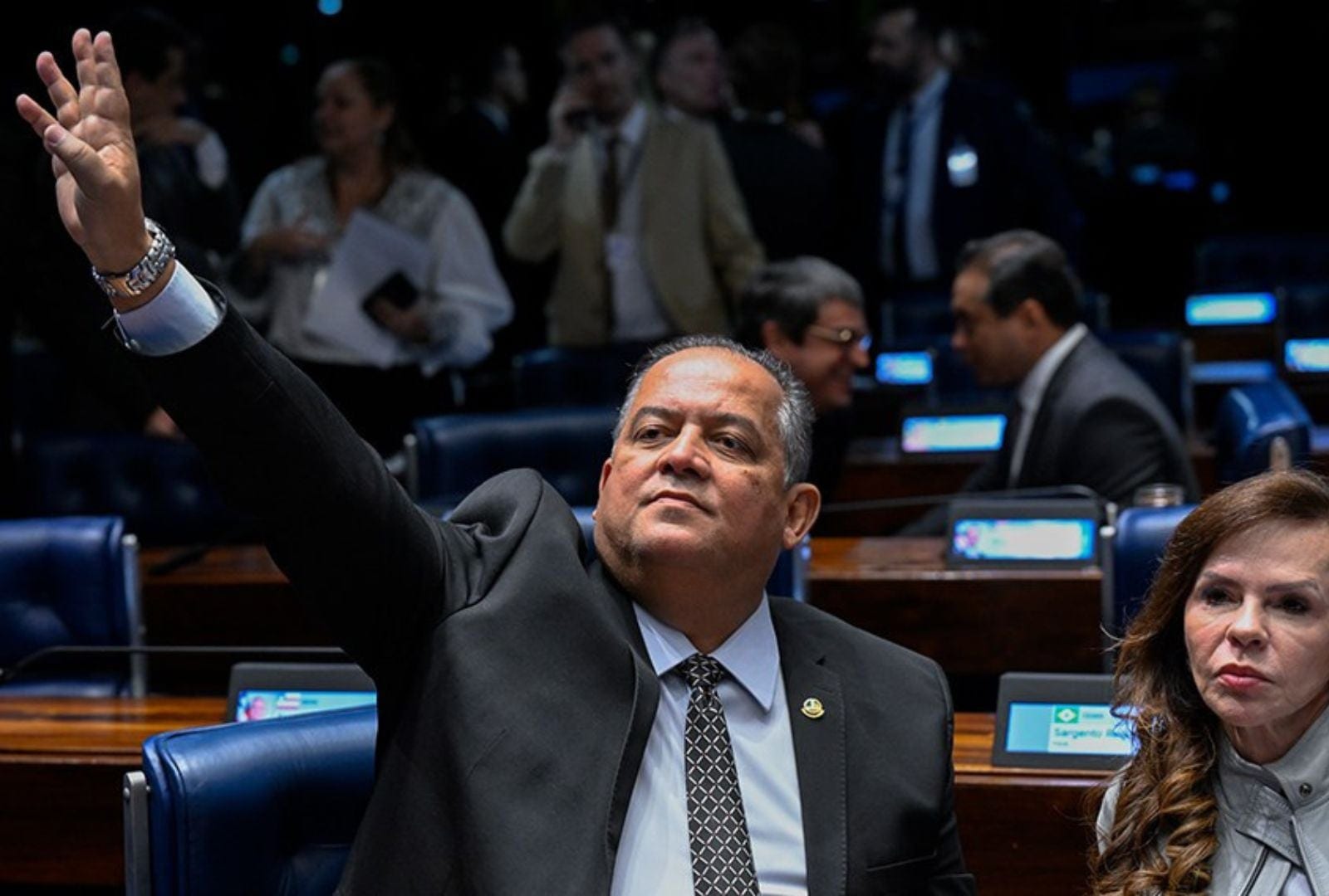 Eduardo Gomes tem 35,1% e lidera disputa ao Senado em TO