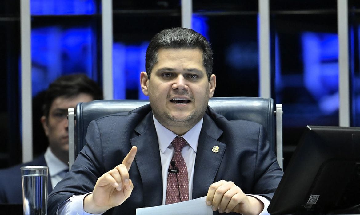 Senado define calendário para debater e votar a PEC do fim da escala 6×1