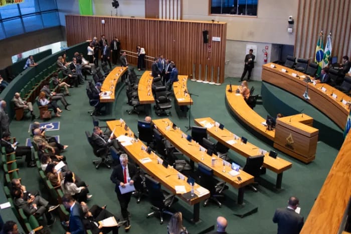 Câmara do DF debate insegurança em vias e agressões a profissionais de saúde