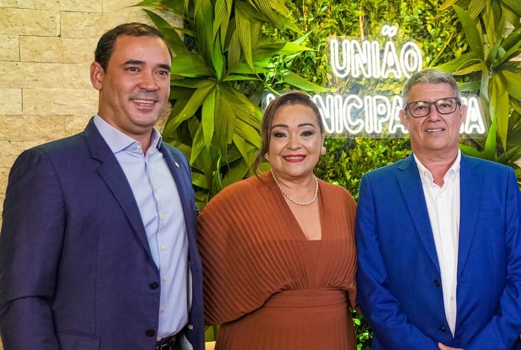 Presidente da ATM, Big Jow, parabeniza candidato Vicentinho Jr. pela vitória ao cargo de governador do Tocantins