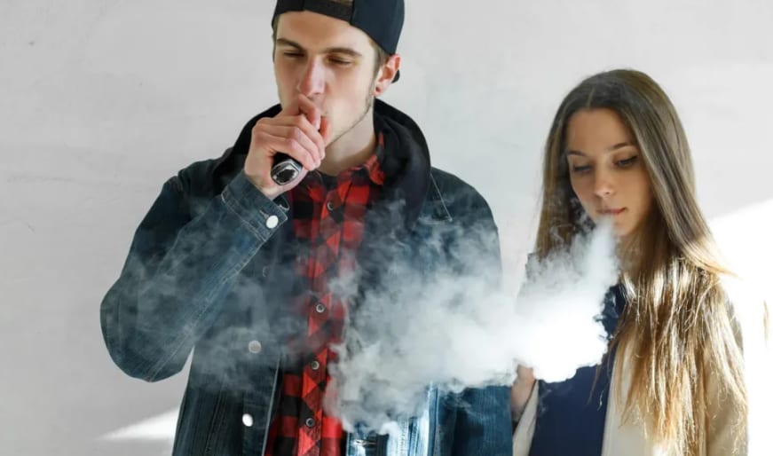 Médicos britânicos alertam que vapes põem crianças em risco