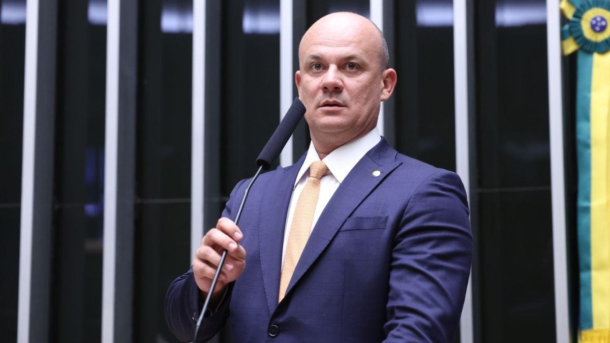 Câmara aprova redução do tempo militar para aposentadoria de PMs e bombeiros