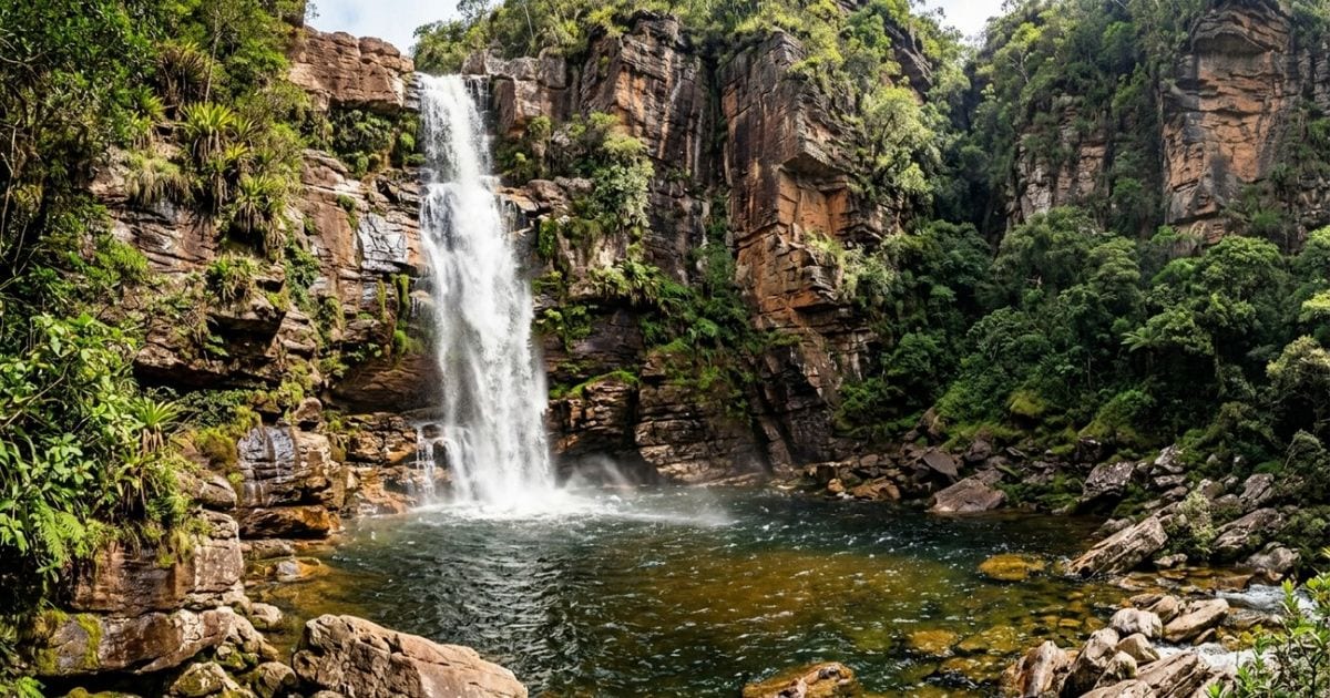Quase 300 quilômetros de trilhas, 33 cachoeiras e três biomas em 152 mil hectares: o parque baiano onde a Cachoeira da F