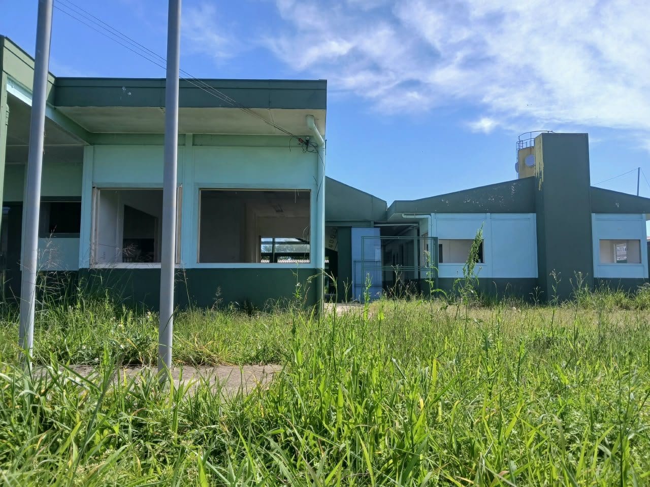 "Parece abandonada": Prefeitura adverte empresa responsável pela reforma da Ledevino Piccinini e reforça vigilância no l