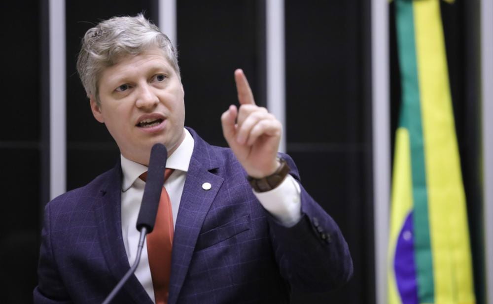 Van Hattem anuncia novo pedido de impeachment de Moraes
