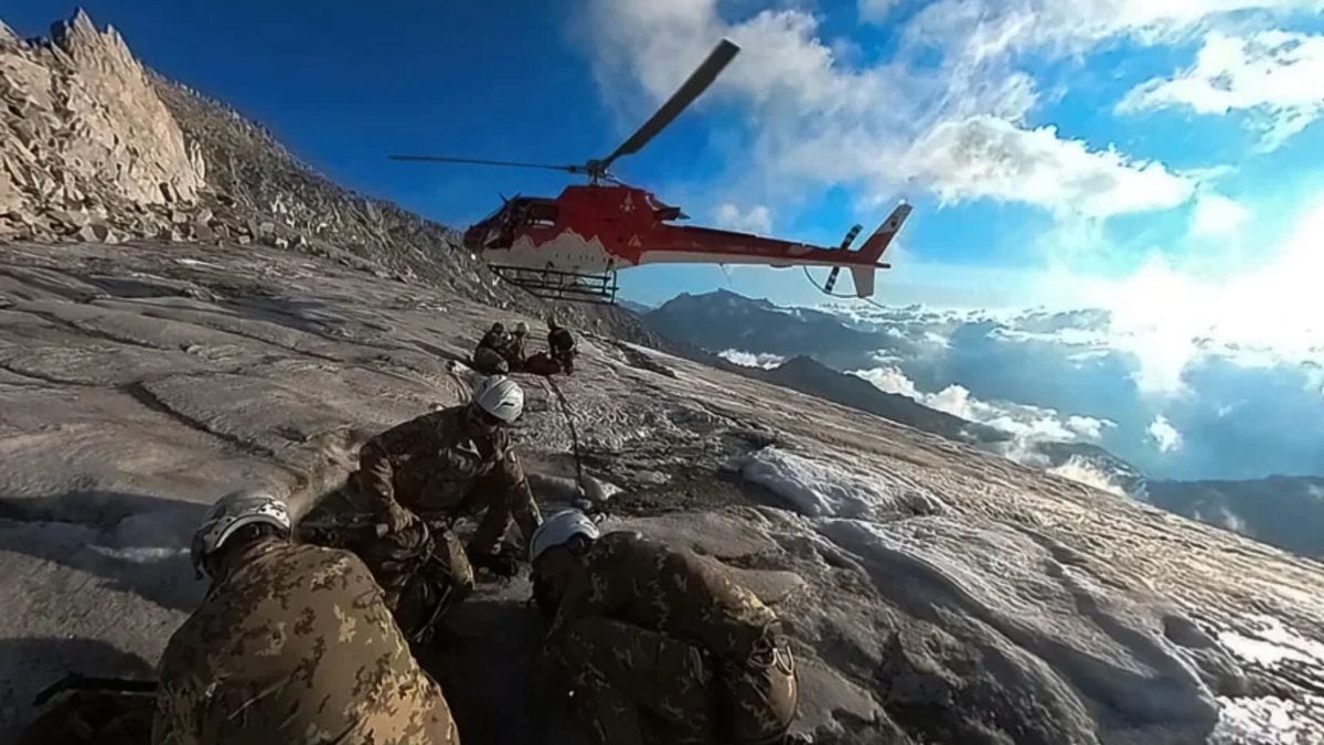 Exército Italiano remove cerca de 250 artefatos da Primeira Guerra Mundial, entre granadas, projéteis e munições, após d