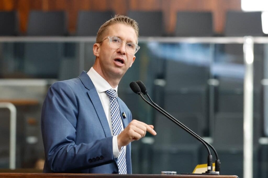 Fantinel critica polarização e evita afastar esquerda em busca de discurso ao centro