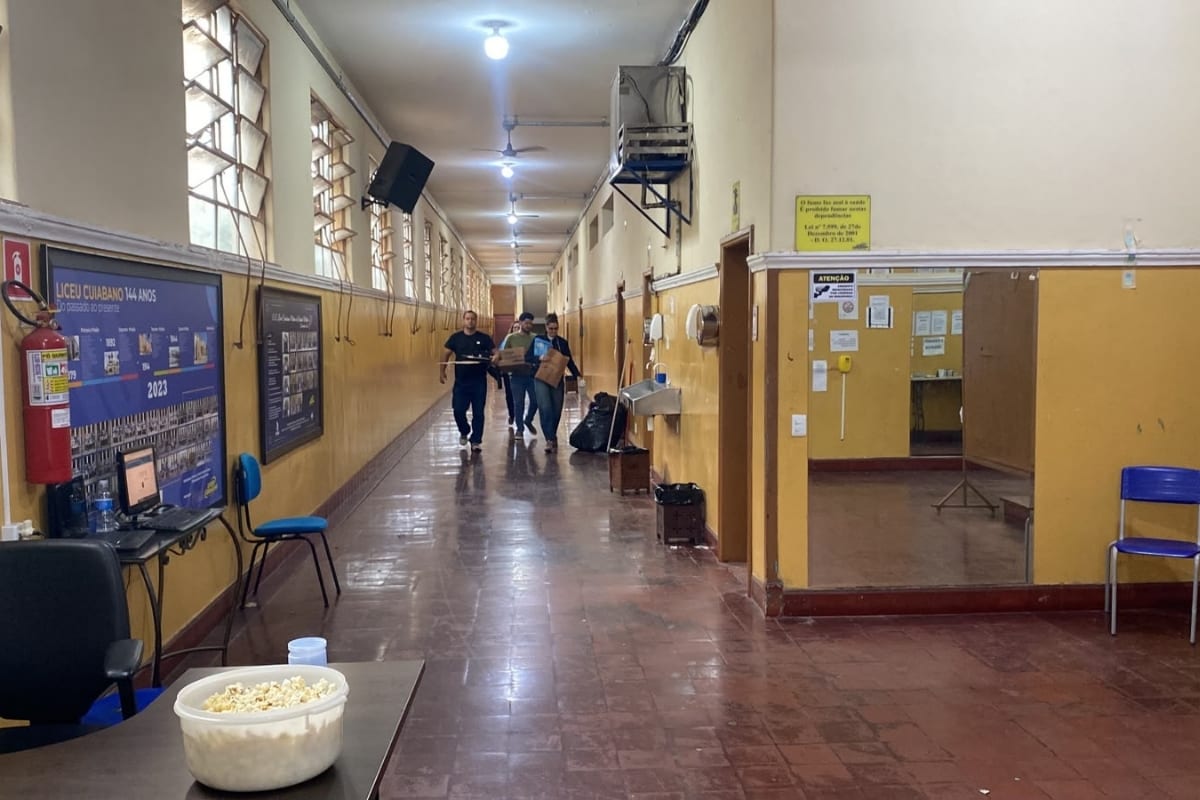 Escolas fecham em Cuiabá apesar de ordem do STF para prorrogação do horário de votação