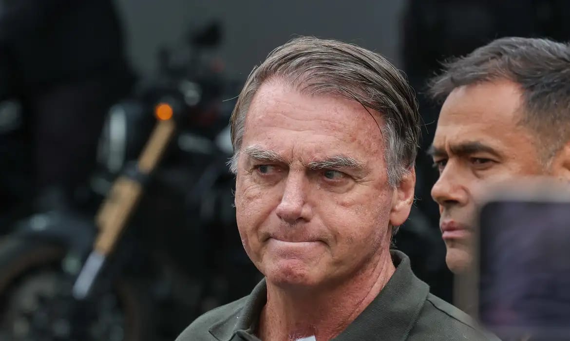 Após derrota e fuga de Flávio, Jair Bolsonaro volta a ter crises de soluço e taquicardia