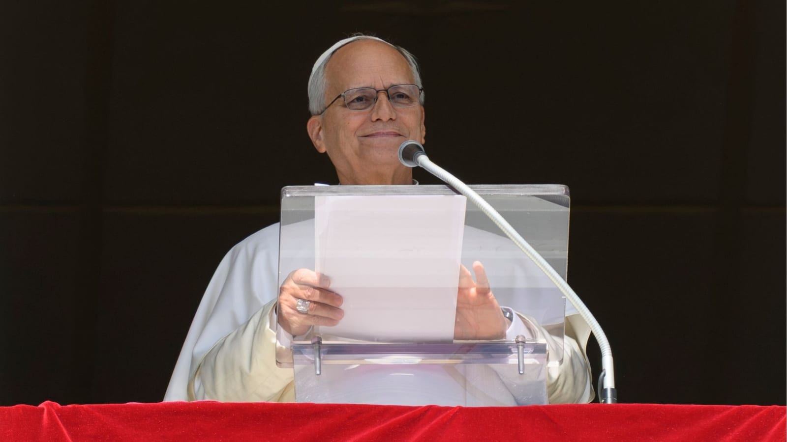 Papa Leão XIV passa por cirurgia no pulmão e recebe diagnóstico de câncer
