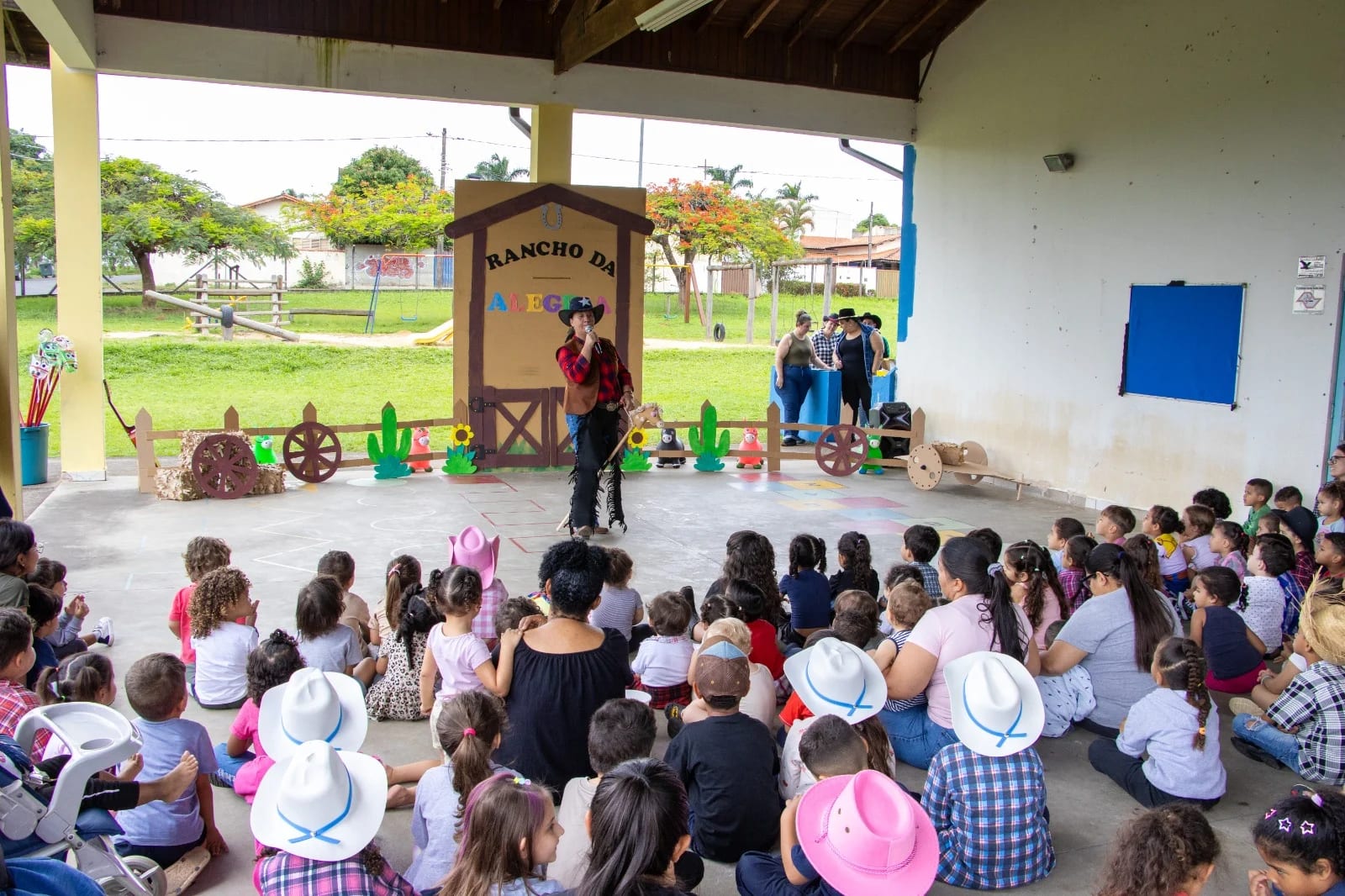 Educação de Jaguariúna celebra Semana da Criança com dança country