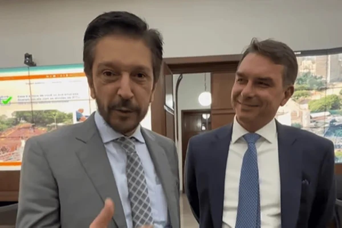 Ricardo Nunes diz que é cedo para julgar saída de Flávio Bolsonaro do país