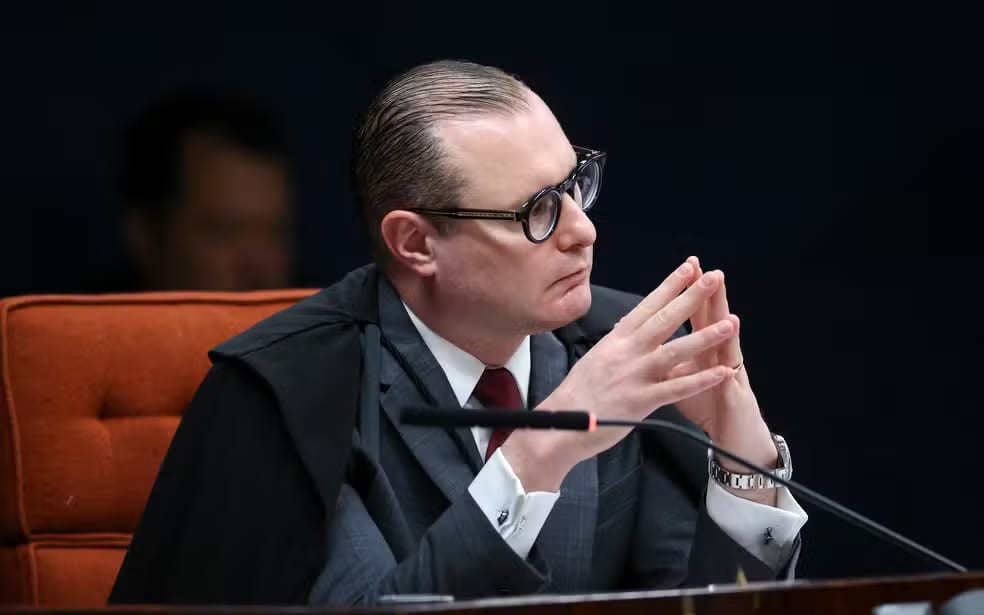 Cristiano Zanin diz que decisão sobre prorrogação do horário de votação para 19h vale para urnas que não foram fechadas