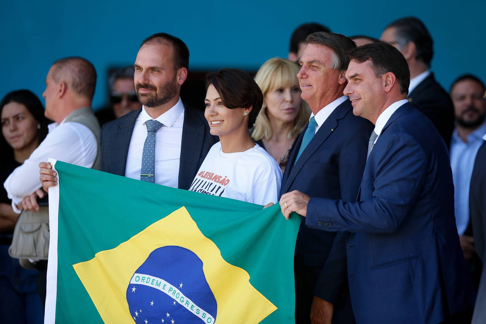 Derrota de Flávio Bolsonaro aponta para reorganização da direita e nova disputa pelo espólio do pai