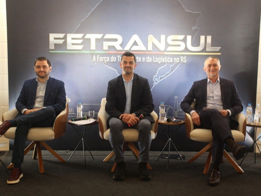Pedágios e concessões dominam encontro de candidatos com setor de transportes