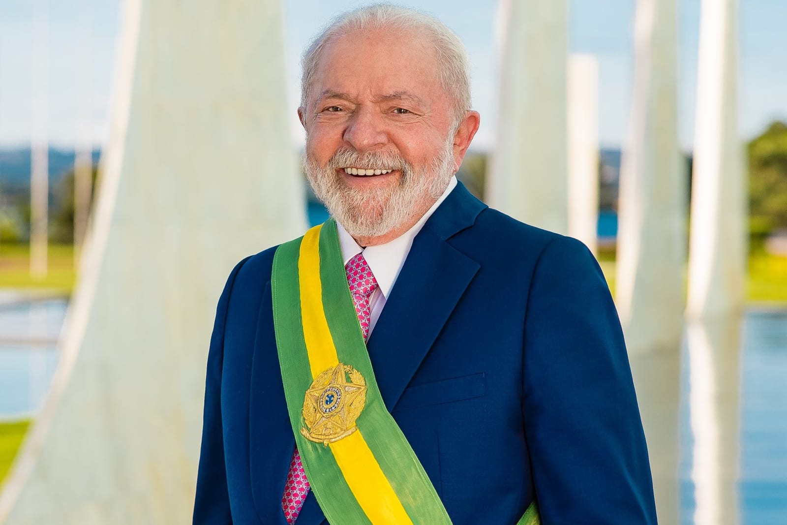 Lula está reeleito presidente do Brasil após disputa com Flávio Bolsonaro