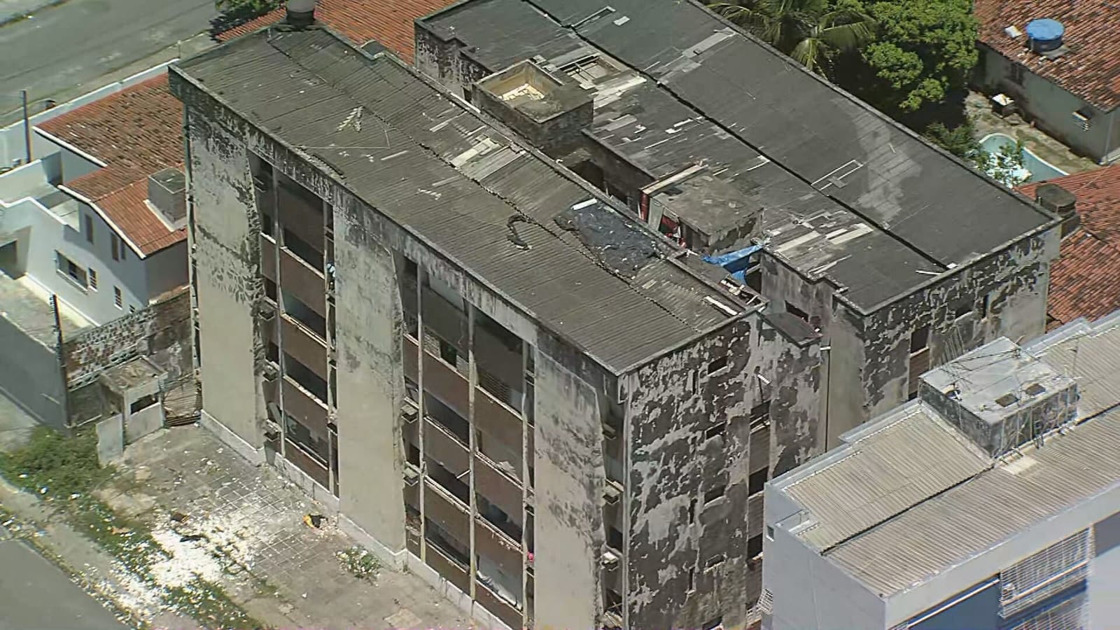 Governo paga indenização a donos de 296 prédios-caixão no Grande Recife