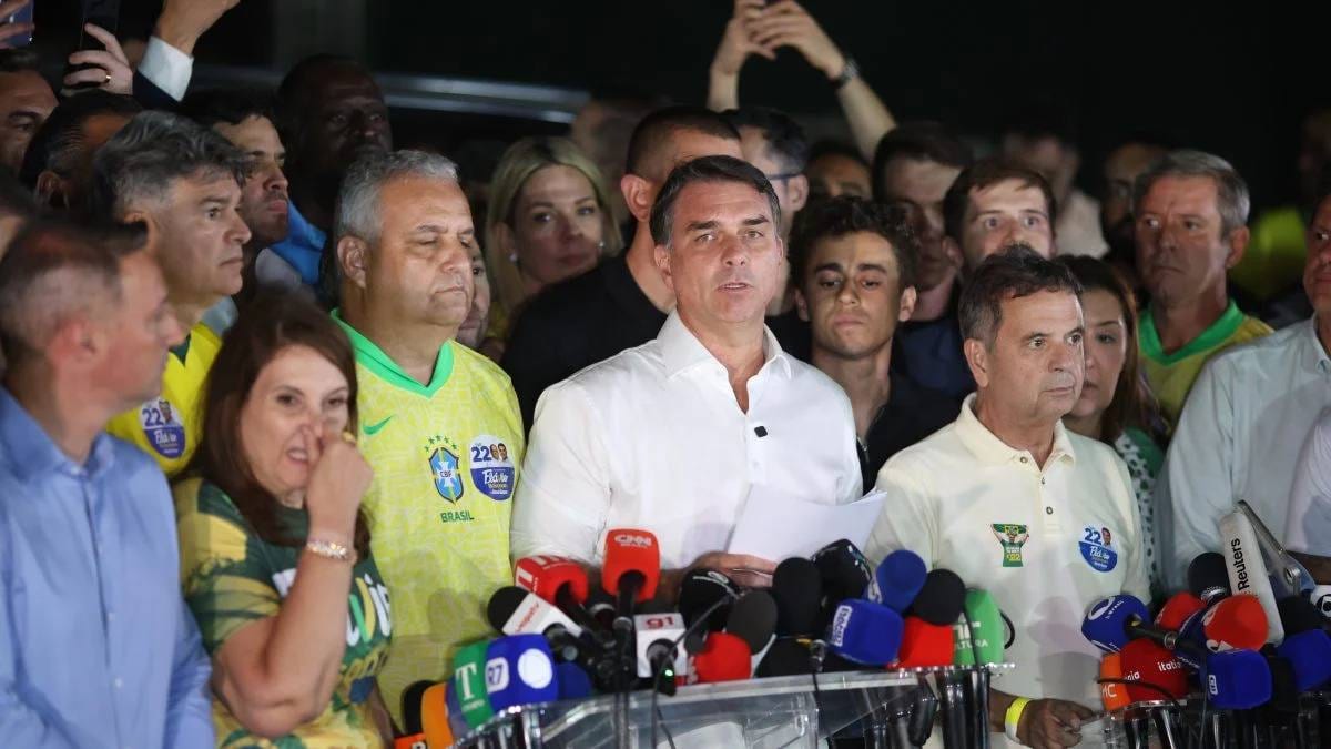 Flávio Bolsonaro declara não reconhecer vitória de Lula e pede anulação das eleições