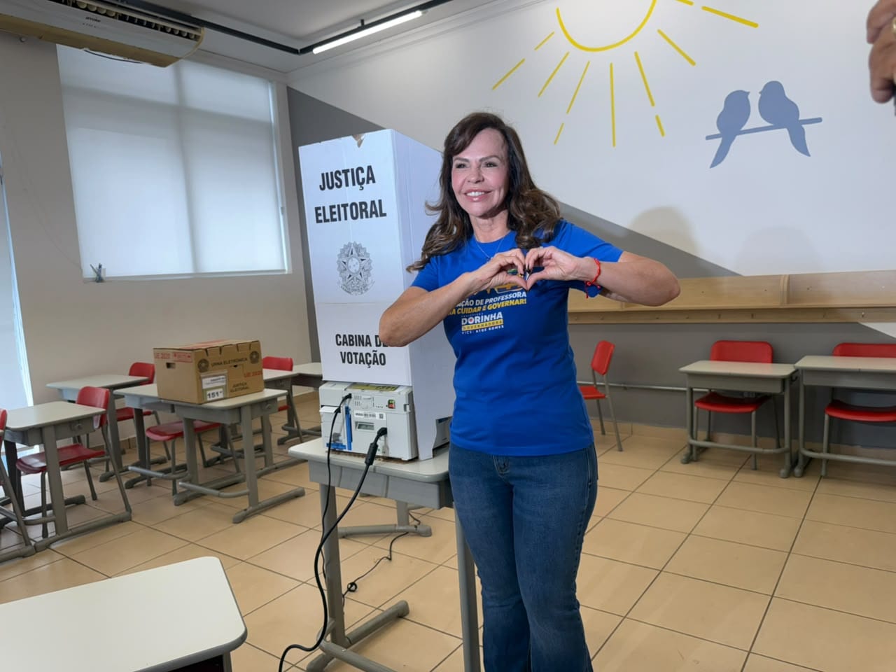 Dorinha vota em Palmas com aliados e se diz confiante