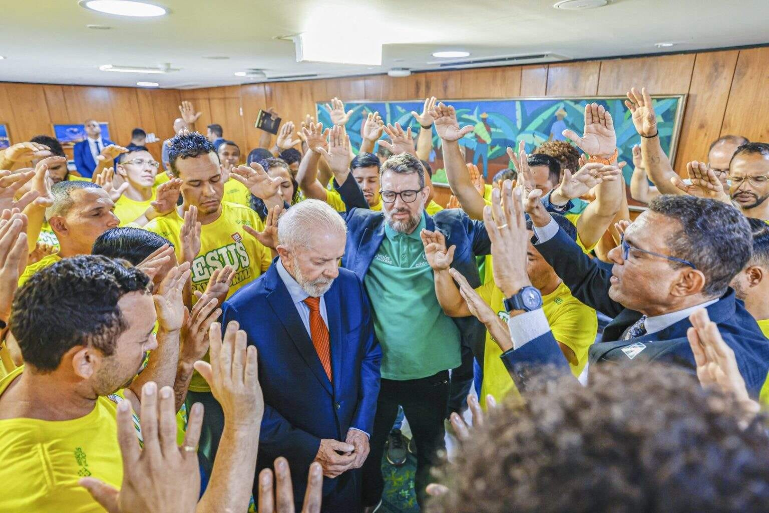Em busca de aproximação, Lula envia carta a evangélicos