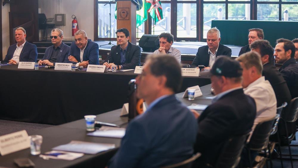 Prefeitos do Paraná discutem Reforma Tributária em Curitiba