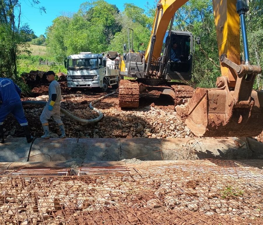 Obra de substituições de tubos melhora acesso na divisa entre Santa Rosa e Tuparendi