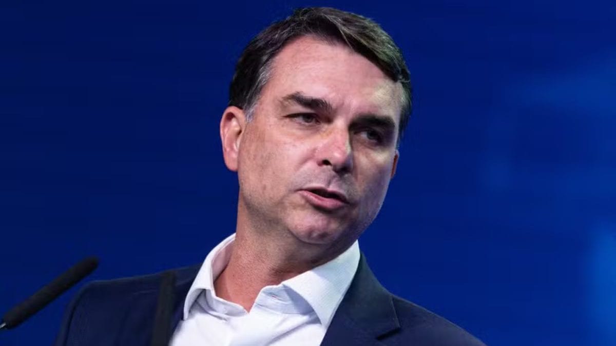 Flávio Bolsonaro desiste do debate presidencial da TV Globo