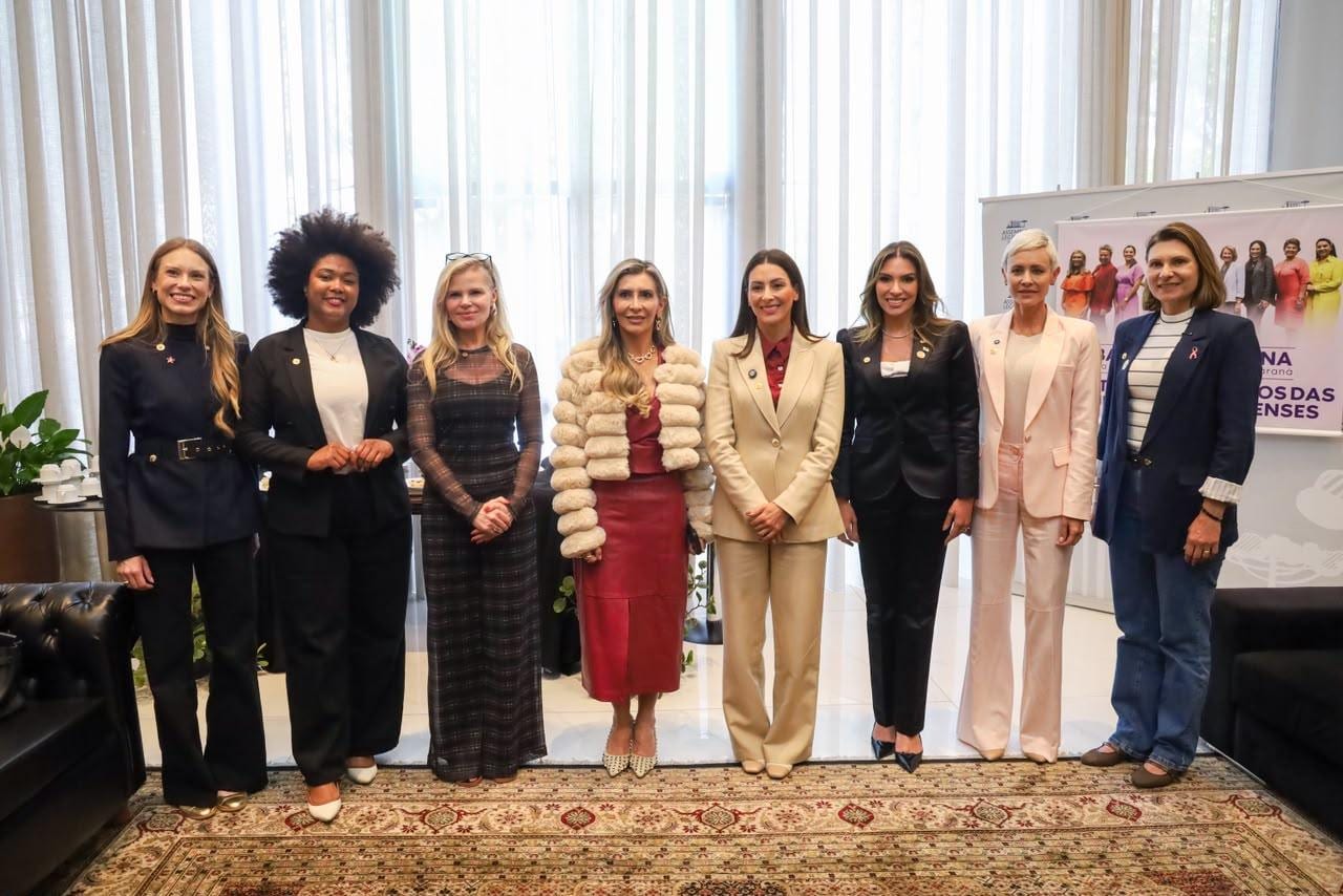 Deputadas que formarão a bancada feminina na Alep se reúnem