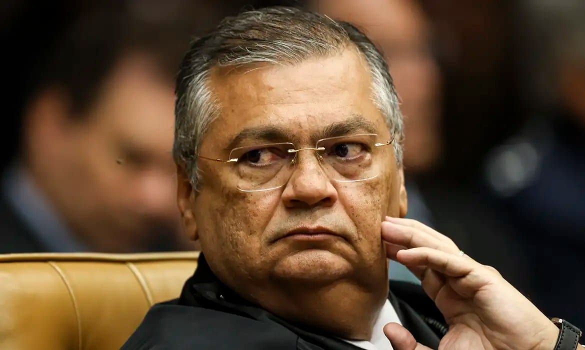 Dino manda PF investigar suspeita de interferência estrangeira nas eleições