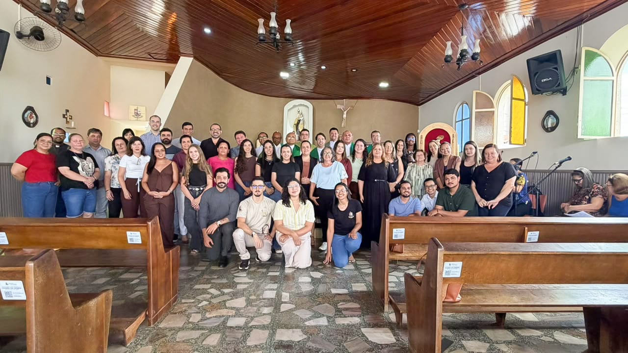 Diocese de Itumbiara reúne secretárias e secretários em Morrinhos