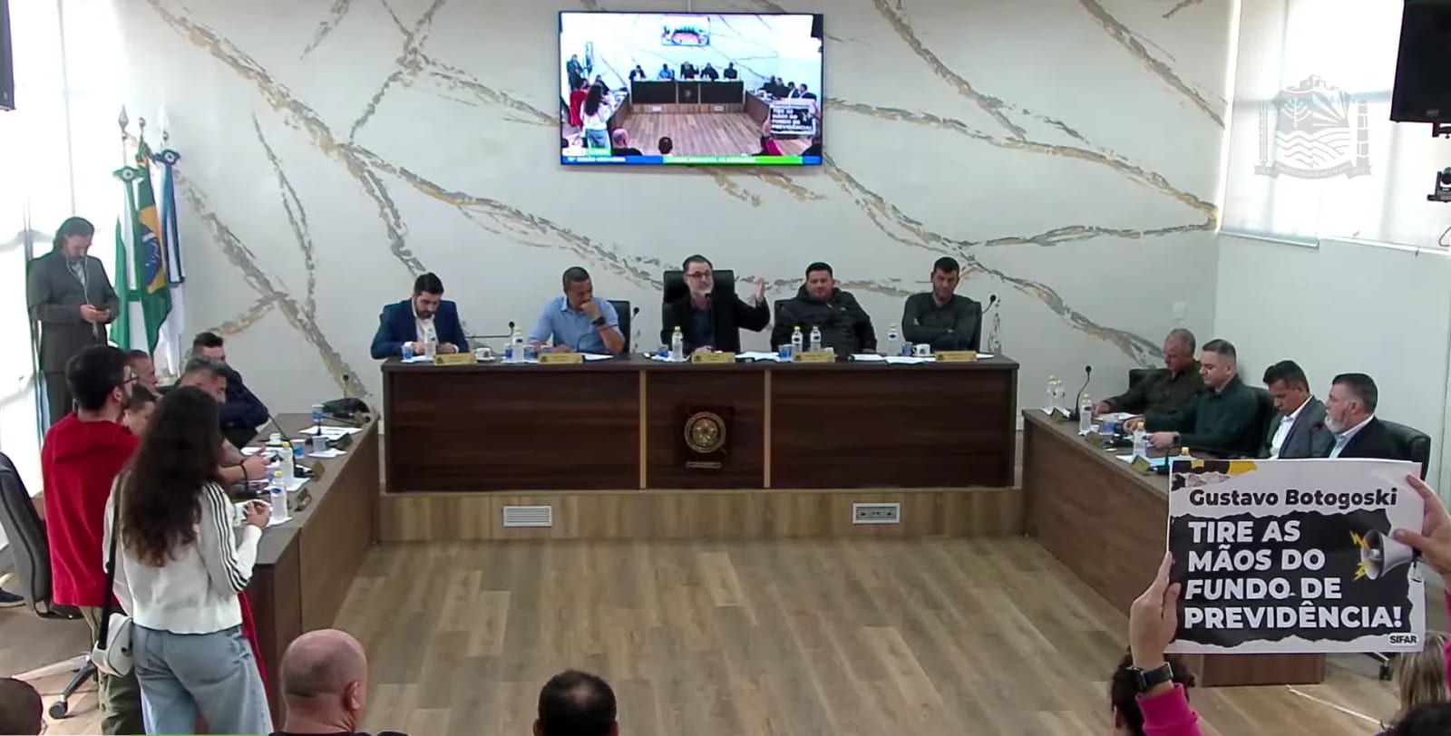 Câmara de Araucária aprova projeto que ataca previdência de servidores e direitos sindicais