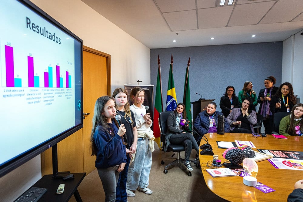 Estudantes de São Leopoldo apresentam trabalhos sobre violência contra a mulher no Gabinete