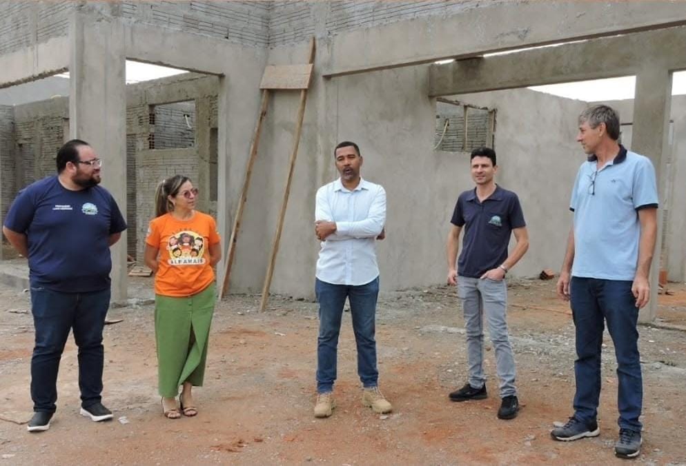 Secretaria de Educação vistoria a sobras do Cemei do bairro Ragagnin